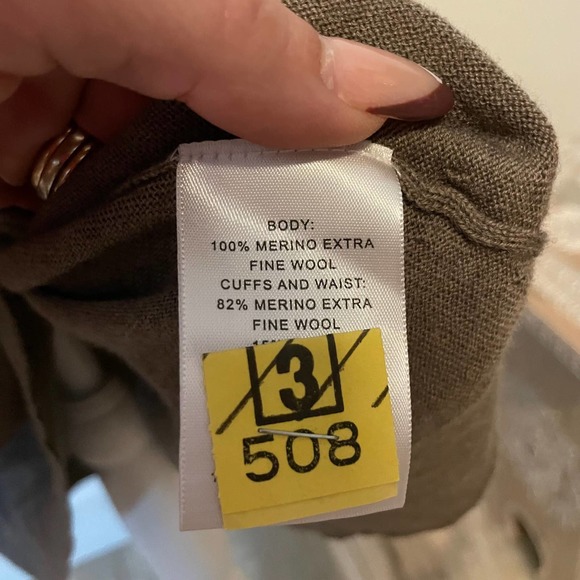 Banana Republic Fine Merino Wool Ruffled V-Neck Smocked Dress Size Medium - Picture 8 of 8